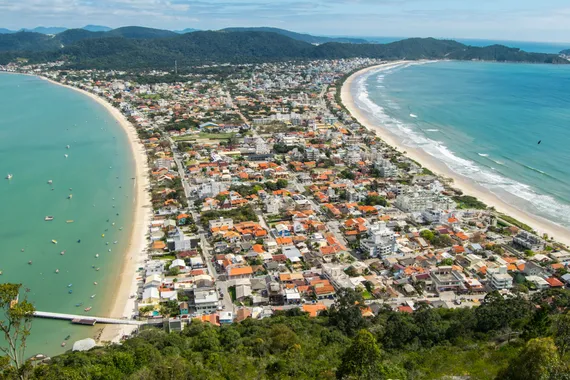 Vista aérea de Bombinhas, SC