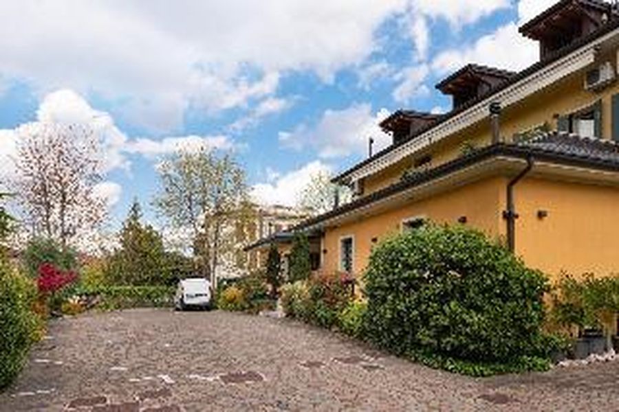 photo-1