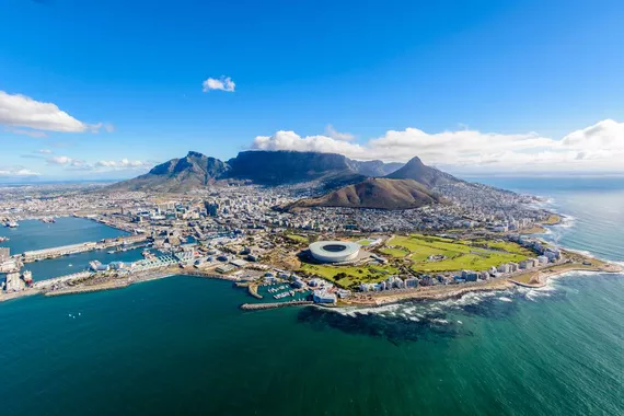 Vista aérea da Cidade do Cabo em uma tarde ensolarada