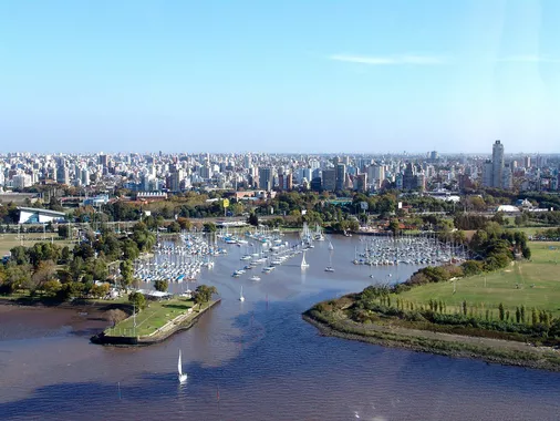 Buenos Aires é a capital e maior cidade da Argentina, além de ser a segunda maior área metropolitana da América do Sul, depois da Grande São Paulo