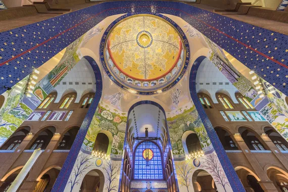 Por dentro da basílica