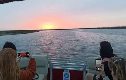 Visita guiada en catamarán a la Ría Formosa y las Islas de Faro desde Faro al atardecer