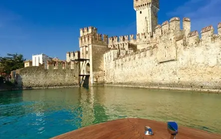 Passeio de barco por Sirmione