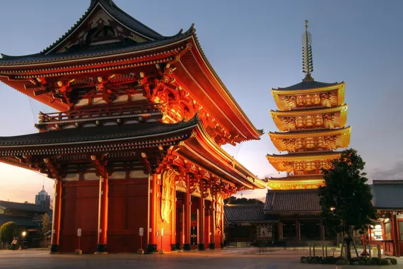 Portão Hozo-mon e prédio de 5 andares do Templo Senso-ji em Asakusa